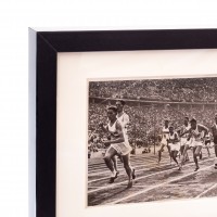Sztafeta - grafika sportowa z XI Letnich Igrzysk Olimpijskich w 1936 r. w Berlinie.